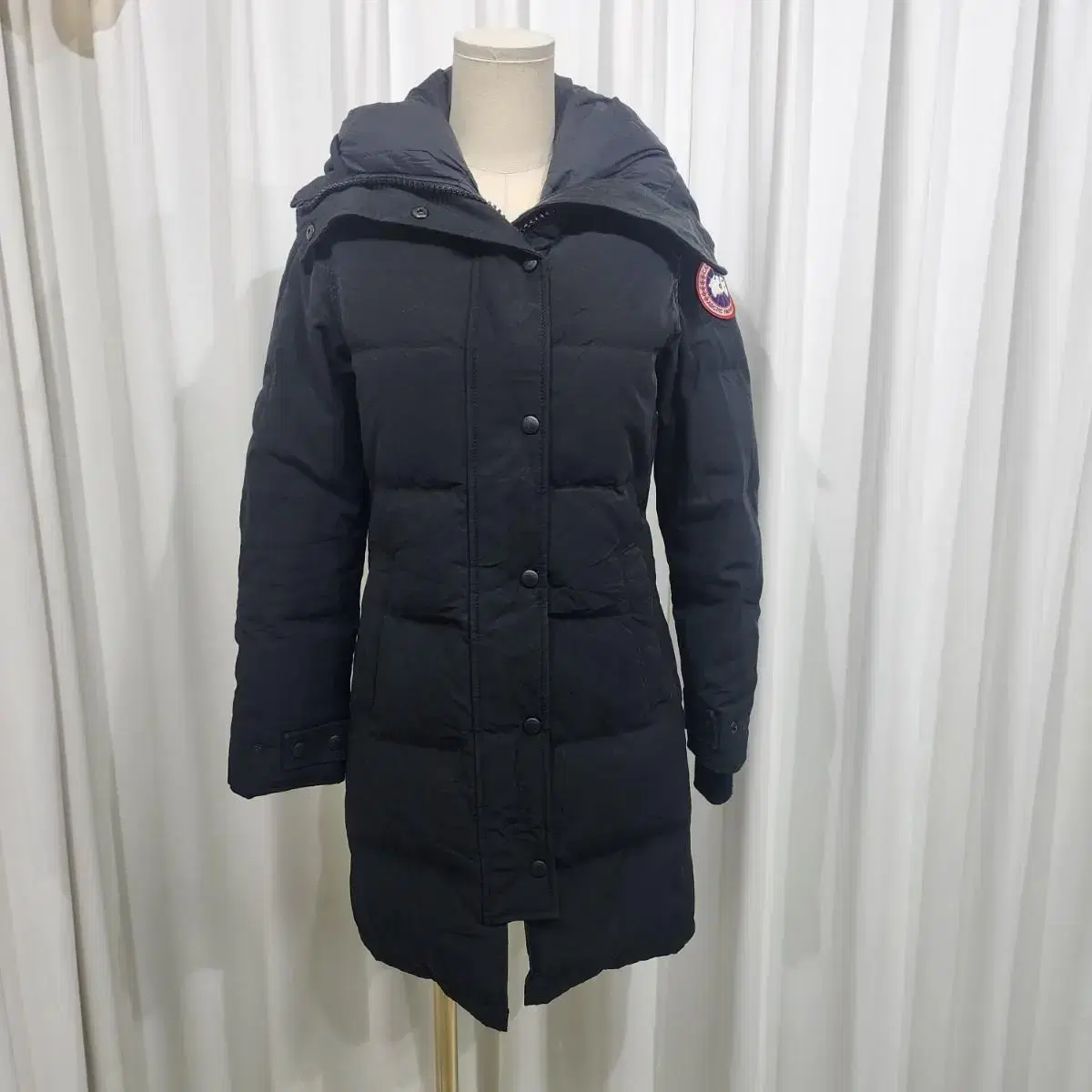 캐나다구스(CanadaGoose) 미디 패딩